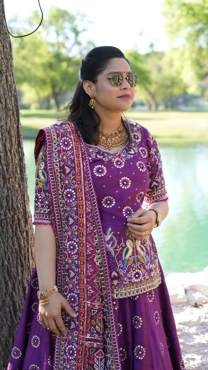 Royal Amethyst Heritage Lehenga - Image 3