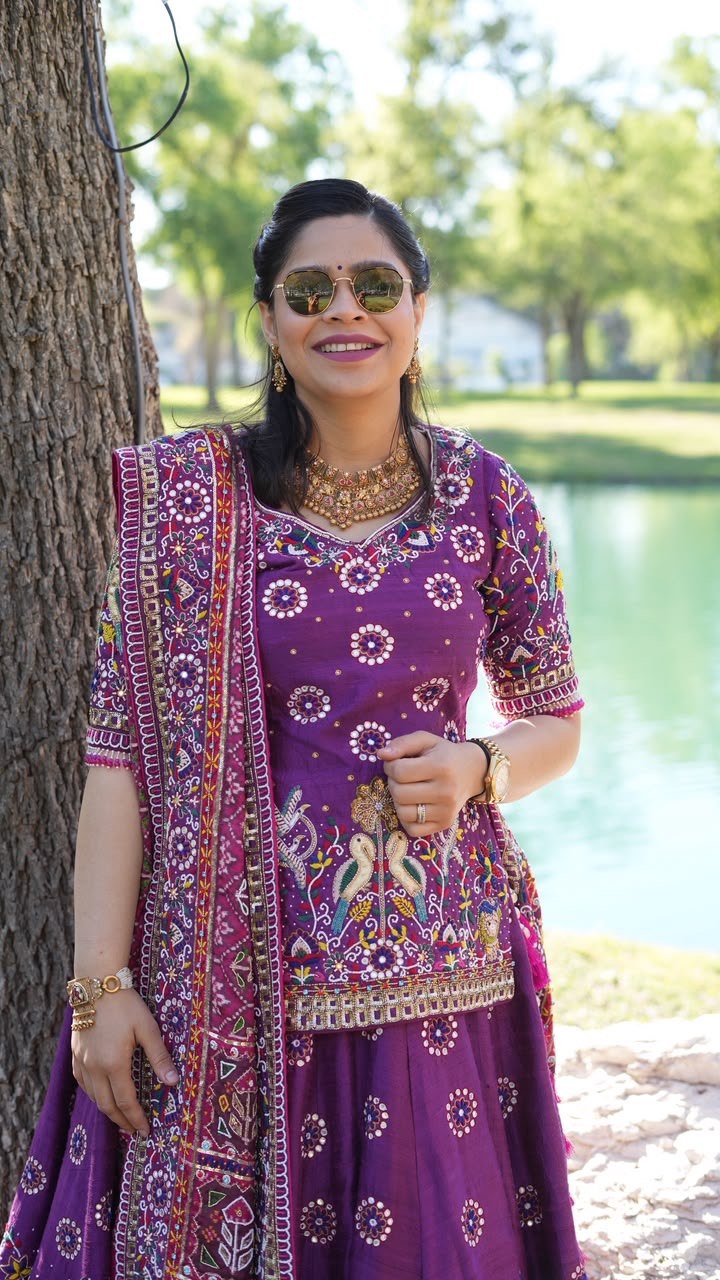 Royal Amethyst Heritage Lehenga - Image 2